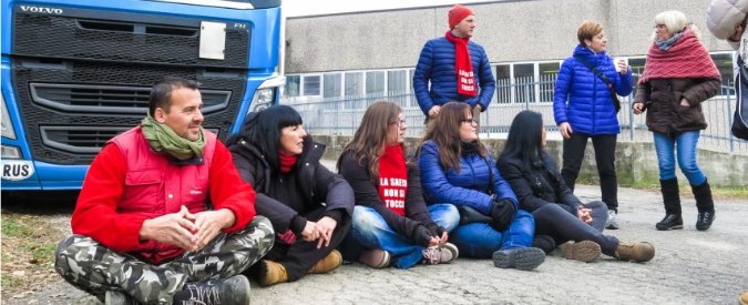 Saeco dirotta le merci in Romania per evitare il blocco dei tir da parte dei dipendenti in sit-in permanente