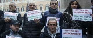 Salva banche, protesta risparmiatori a Montecitorio. Codacons: “Governo studia indennizzo? Per bloccare azioni legali”