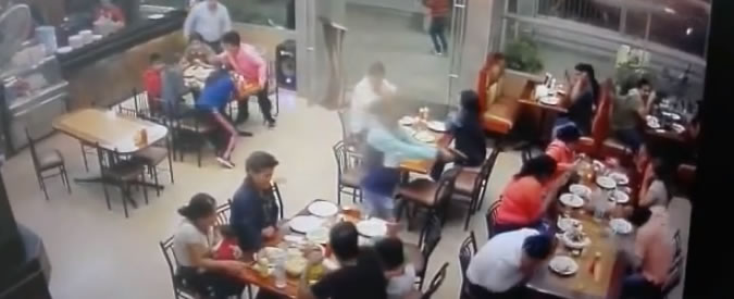 Copertina di Sudamerica nella morsa delle gang: sicario uccide due persone in un bar in Perù