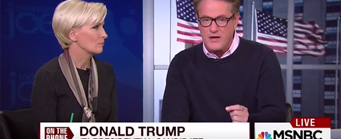 Copertina di Trump non risponde alle domande e il conduttore infuriato gli chiude il collegamento in faccia