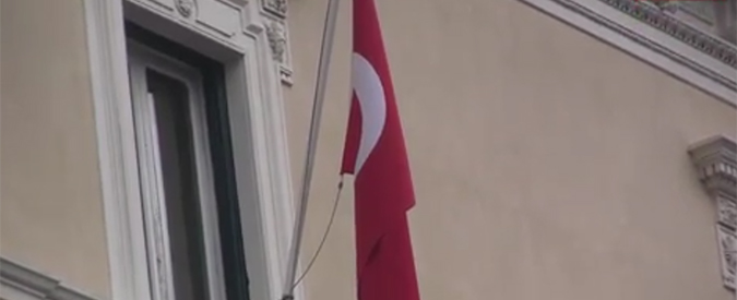 Copertina di Affari fra Turchia e Isis, vox tra i turchi a Roma: “Putin mente”. Ma i curdi: “E’ vero”