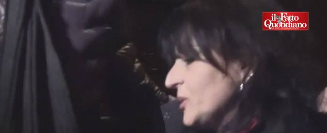 Copertina di Quarto, ressa di cronisti per la Capuozzo all’Antimafia: “Siate civili, ci fate cadere”