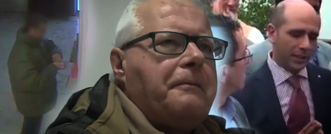 Copertina di Fannulloni, vox al museo degli assenteisti e con doppi incarichi: “Scrivete cazzate, non generalizzate come Zalone”