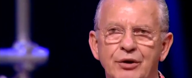 Copertina di Servizio Pubblico, Busi sulle unioni civili: “Non voglio che la morale cattolica sia considerata l’etica civile”