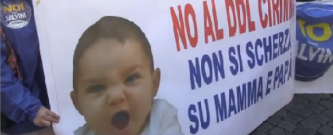 Copertina di Unioni civili, la ‘crociata’ della Lega parte dalla raccolta firme: “Non in nostro nome”