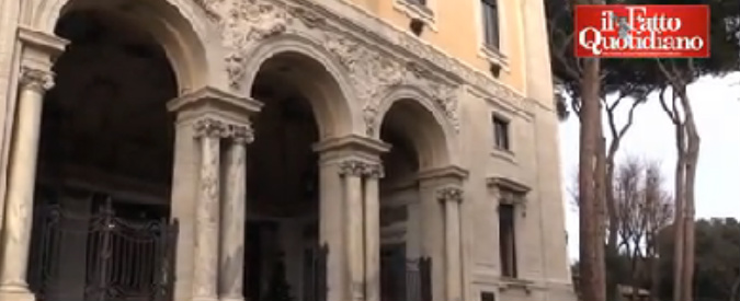 Copertina di Enti inutili, premi produzione ai dirigenti del Cnel. Uno di loro: “Siamo un carrozzone? Semmai un carrozzino”