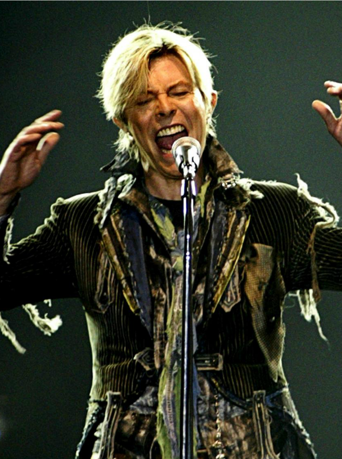 David Bowie ha scelto una morte “assistita”? Un coup de théâtre che ha trasformato in arte anche l’ultimo atto di una vita straordinaria