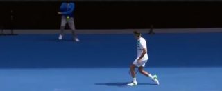 Copertina di Australian Open, colpo basso per il giudice di linea: la pallina sull’inguine a 195km/h