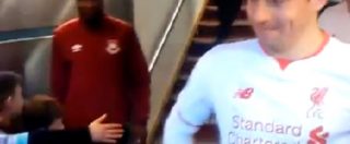 Copertina di Calcio, mascotte del West Ham irriverente: finge di salutare Lovren e poi gli fa ‘marameo’