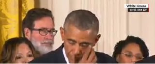 Copertina di Armi in Usa, le lacrime di Obama: “Basta, troppe sparatorie”