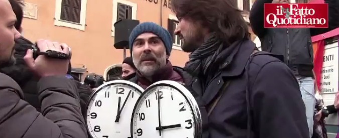 Copertina di Unioni civili, #SvegliaItalia a Roma: “Unici in Europa senza diritti”. In piazza anche Scialpi con il marito
