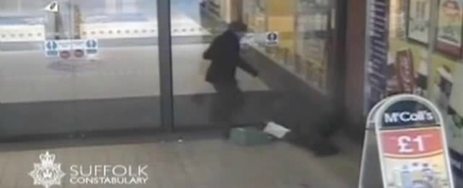 Copertina di Inghilterra, senza motivo prende a calci un anziano: condannato a 7 anni di carcere