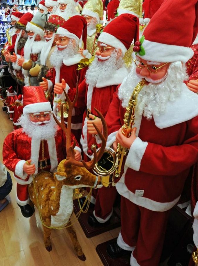Babbo Natale, e se fosse comunista? Una fiaba ironica e pop gioca con la storia