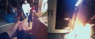 Copertina di Usa, poliziotto ‘elettrizza’ folle con machete che voleva dare fuoco a casa: il video della body-cam