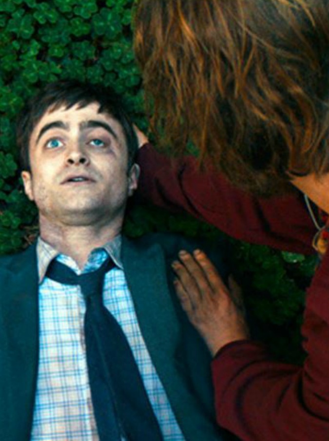 Daniel Radcliffe è un cadavere petomane e con visibili erezioni: così Harry Potter scandalizza il Sundance