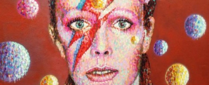 David Bowie, il pellegrinaggio dei fan nel quartiere ribelle di Londra dove è nato il Duca Bianco