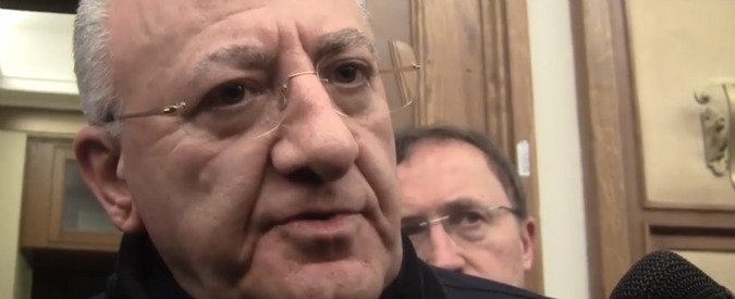 Copertina di Terra dei fuochi, De Luca attacca la stampa: “Cibo sano, vendete fumo per qualche copia in più”