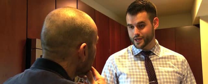 Copertina di Servizio Pubblico, Zach Wahls: “Le mie due mamme? Straordinarie. Non discriminateci”