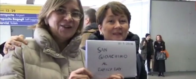 Copertina di Family day, i manifestanti arrivano alla stazione Termini