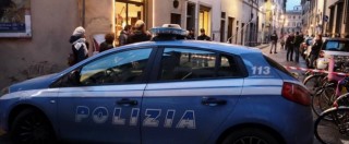 Copertina di Firenze, 35enne americana strangolata in casa. Cadavere scoperto dal fidanzato