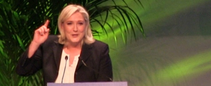 Copertina di Marine Le Pen a Milano: “Rallegrata della fine di Shengen”. Tifo da stadio dell’ultradestra