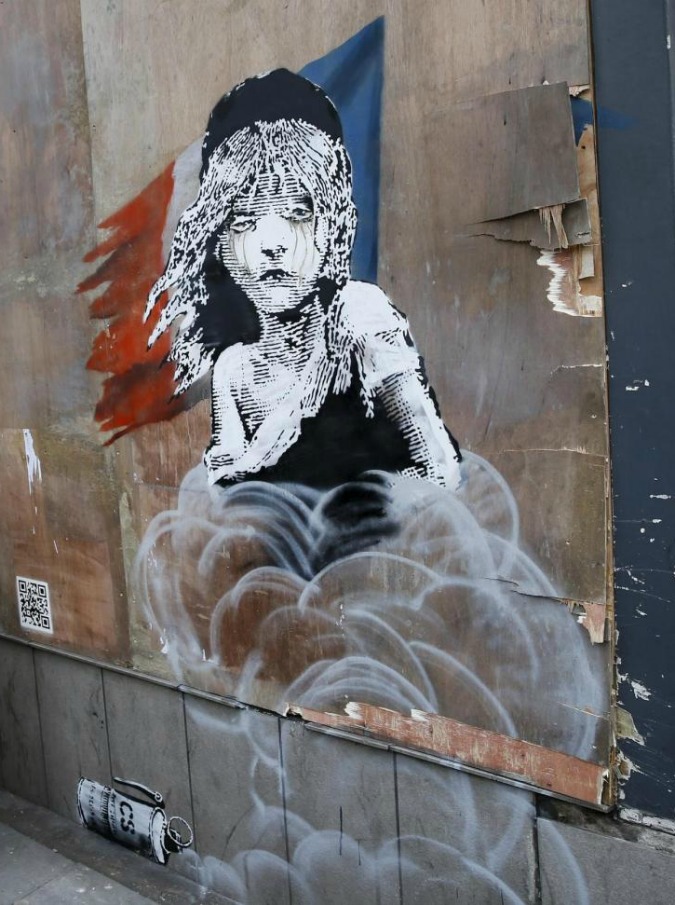 Banksy, nuova opera a Londra. Ma il murales dedicato ai “miserabili” di Calais viene subito coperto