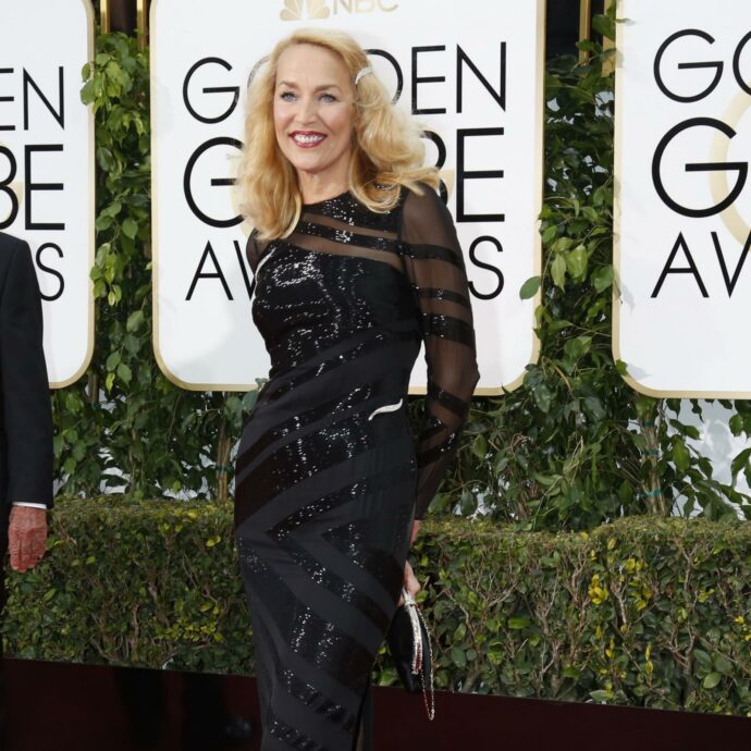 “Prima lavoravo, ero sempre impegnata. Quattro figli, una carriera a tempo pieno. Adesso non mi occupo più di nessuno se non di me stessa. È bellissimo, molto egoista e rilassante”: così Jerry Hall