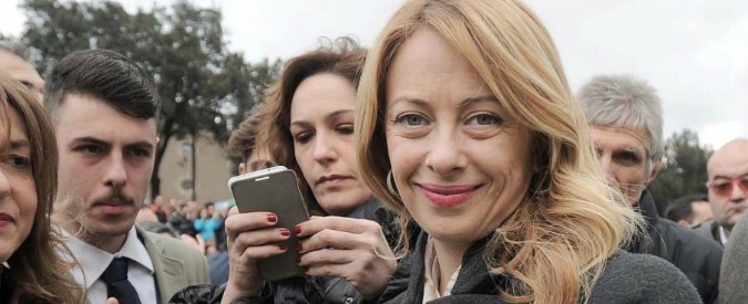 Copertina di Roma, Meloni appello all’unità: “Bertolaso faccia passo di lato. Lo vorrei con me, ma non ha scaldato i romani”