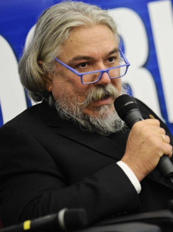 Alessandro Meluzzi, vescovo della Chiesa Ortodossa. Ma gli esponenti ufficiali: “Vicenda che ci espone al ridicolo. La sua organizzazione non è riconosciuta”