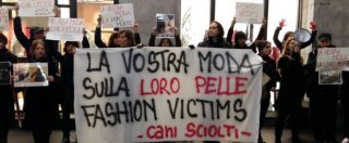 Copertina di Milano, blitz in via Montenapoleone. Sloga e cartelli animalisti davanti a Moncler ed Hermès