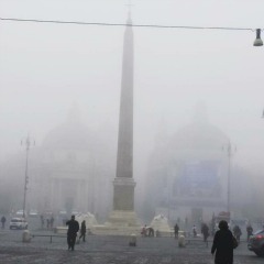 L’anticiclone porterà all’Italia clima mite e stabilità ma previste nebbia e pioggia debole L’anticiclone porterà all’Italia clima mite e stabilità ma previste nebbia e pioggia debole