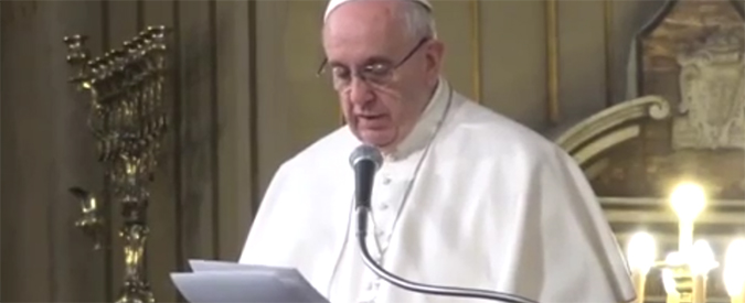 Copertina di Roma, papa Francesco in visita alla sinagoga: “Ebrei e cristiani devono sentirsi fratelli”