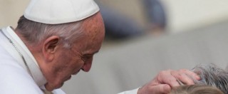Copertina di Bioetica, Papa Francesco: “La Chiesa non rivendica alcuno spazio privilegiato”