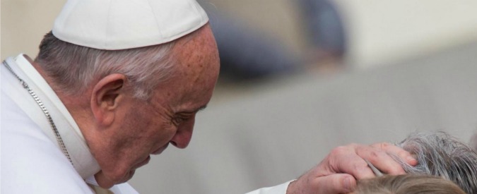 Bioetica, Papa Francesco: “La Chiesa non rivendica alcuno spazio privilegiato”