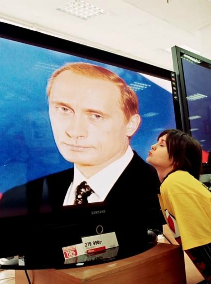 Fan Club Putin, chi sono i russi under 25 che lo adorano: “Lui è il mio eroe. Mi ispira, aggiunge senso alle mie azioni”