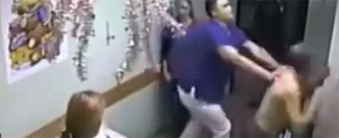 Copertina di Russia, medico uccide paziente a pugni. E il video delle percosse diventa virale