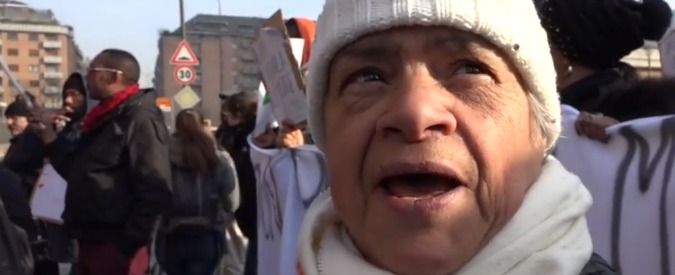 Copertina di Torino, resistenza anti-sfratti. Manifestazione in solidarietà agli attivisti: “Sempre dalla parte degli sfrattati”