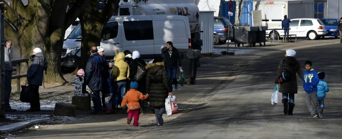 Svezia, governo vuole espellere 80mila profughi: respinte le loro richieste di asilo. “Voli speciali per i rimpatri”