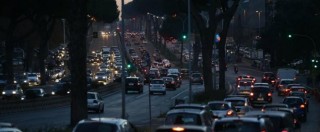 Copertina di Trasporto pubblico, in Italia il disastro della mobilità sostenibile: aumentano gli spostamenti in auto, Roma maglia nera