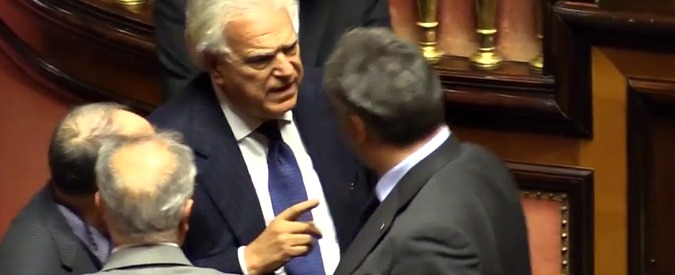 Copertina di Verdini, il leader di Ala: “Rinunciare alla prescrizione? Non rispondo”. D’Anna: “E’ possibile”