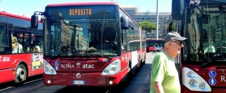 Copertina di Roma, oltre 500 bus al giorno tornano al deposito per guasti. Atac ai conducenti: “Senza aria condizionata? Andate avanti”