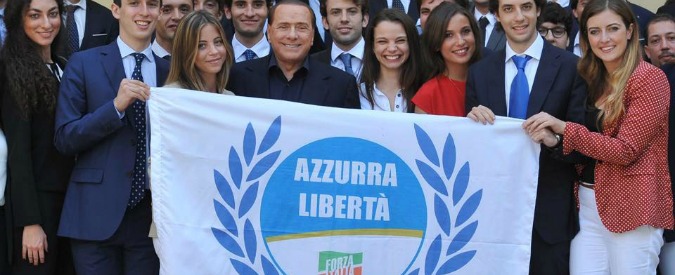 Forza Italia, i giovani di “Azzurra Libertà” se ne vanno: “Traditi da Berlusconi”