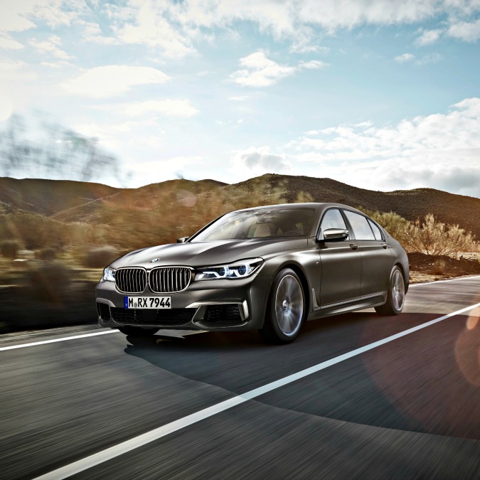 Copertina di Bmw M760Li xDrive, l’ammiraglia esagerata da 600 cavalli