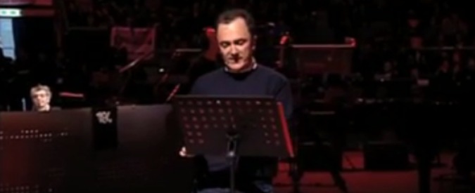 Copertina di Servizio Pubblico, Luttazzi a ‘Raiperunanotte’: “Ingiuriare i mascalzoni con la satira è onorare gli onesti”