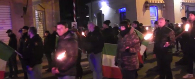 Copertina di Varese, “Camerati, attenti”: sfila in silenzio l’estrema destra per ricordare le vittime delle foibe