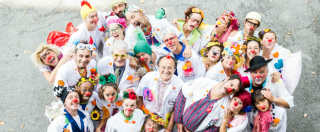 Copertina di Fondazione Theodora aiuta con i suoi clown i bambini in ospedale: “Il sorriso è un diritto per ogni malato” (Foto)