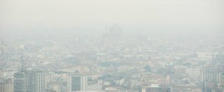 Copertina di Smog, in Italia l’emergenza è cronica: “Ma interventi solo in caso di allarme”. Le città “fuorilegge” sono in aumento