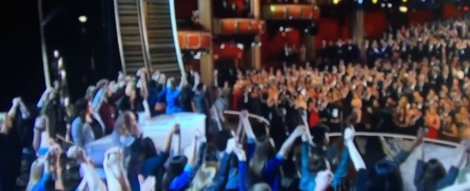Premi Oscar 2016, Lady Gaga contro gli abusi sessuale: standing ovation e grande emozione in platea