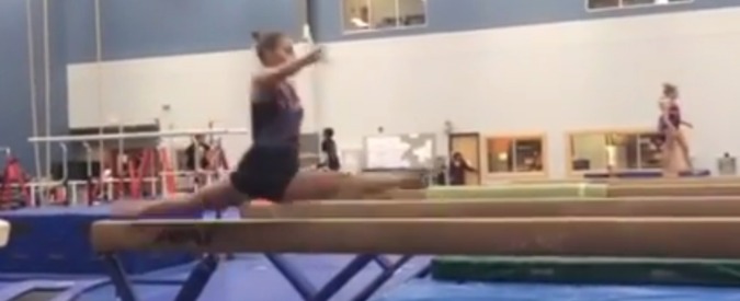 Copertina di Ginnastica artistica, così si crea una nuova tecnica: la spaccata al volo di Marisa Dick