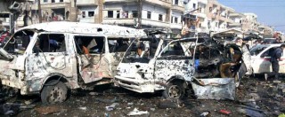 Copertina di Siria, bombe in serie a Damasco e Homs. 142 morti. Media: “Opera di Isis”. Kerry: “Accordo provvisorio per tregua”